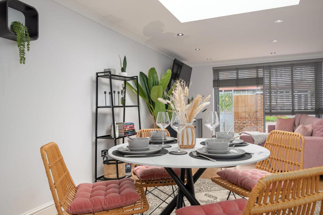 Guestready - Unique Home Near Wimbledon With Gorgeous Deck And Parking London Exterior foto