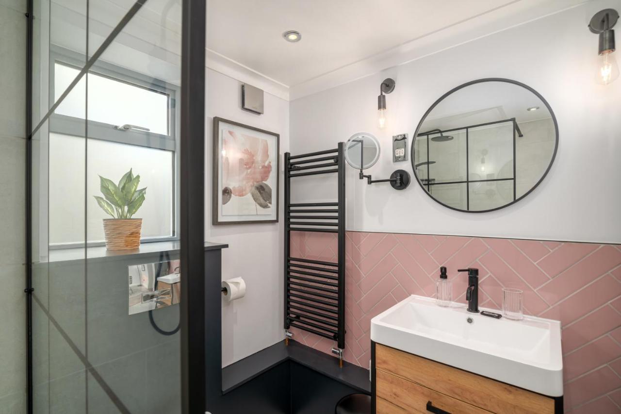 Guestready - Unique Home Near Wimbledon With Gorgeous Deck And Parking London Exterior foto